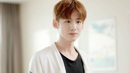 白敬亭直播吃瓜视频下载,趣味横生瞬间引网友热议